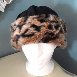 Parkhurst Black Fleece and Leopard Faux Fur Hat ☂️